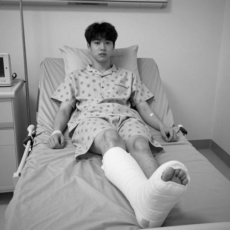 Alwi Farhan tập cùng Kento Momota trước Asian Games 2026: Bài học thật nằm ngoài dòng tít